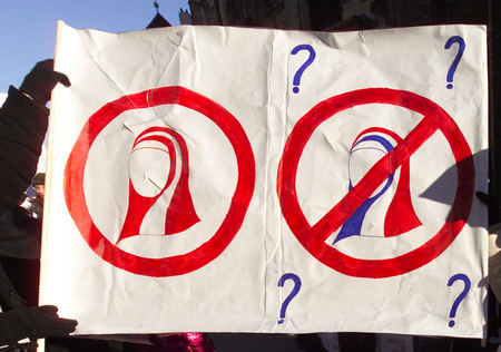 Islam / Kopftuch / Franz Josef Rupprecht, Rupprecht@kathbild.at Demonstration 'Kopftuch / Menschenrechte' islamischer Jugendlicher. Wien, 24.1.2004