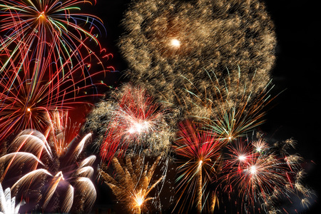 Feuerwerk zu Silvester und Neujahr / bilderbox.at