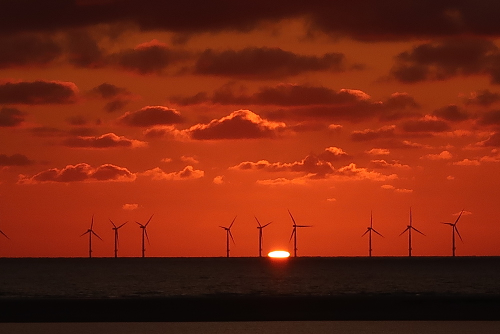 Windräder bei Sonnenuntergang / Robert Mitscha-Eibl/Kathpress