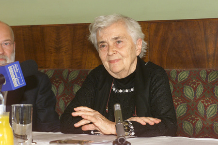 Ruth Pfau.Wien, 15.5.2003      ? Franz Josef Rupprecht, A-7123 M?nchhof, Bank: Raika M?nchhof (BLZ 33054), Kto.: 17.608