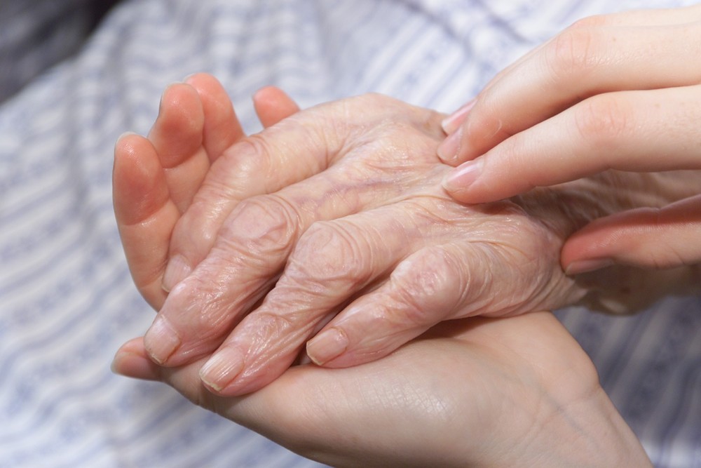 Alte und junge Hand / kathbild.at/Rupprecht