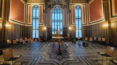 Katholischer Gottesdienst - 'Denn du bist bei mir' - Live aus der Kapelle der Rossauer Kaserne in Wien: Gottes Schutz und Geborgenheit – auch für Menschen, die selbst täglich für Sicherheit sorgen – stehen im Mittelpunkt des Gottesdienstes mit der Po