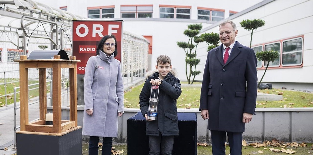 Empfang des 'ORF-Friedenslicht aus Bethlehem' vor dem ORF-Landesstudio Oberösterreich / Max Mayrhofer / Land OÖ