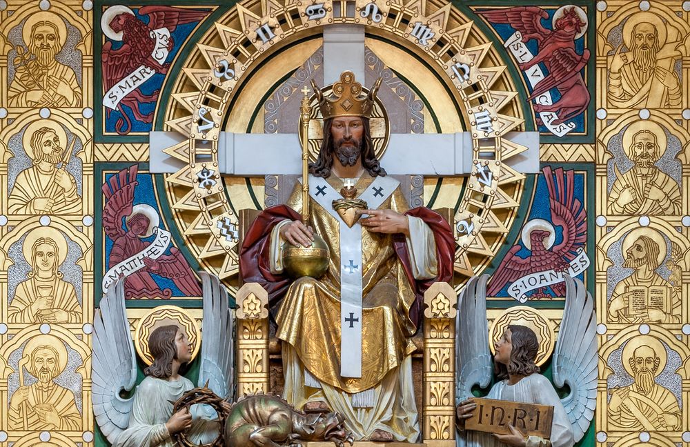 Christus König / Erzdiözese Wien/ Stephan Schönlaub, Stephan Schönlaub Christus selbst bezeichnet sich in den Evangelien mehrmals als König (Mt 25,31-40, Joh 18, 36-37). Eingeführt wurde das Christkönigsfest 1925 als Antwort auf die antikirchlichen Bewegungen der Zeit. Besondere Bedeutung erlangte es zur zeit des Nation
