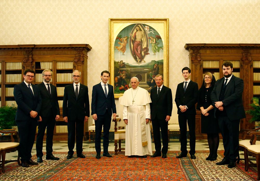 Am 5. M?rz 2018 besuchte Bundeskanzler Sebastian Kurz (m.l.) Papst Franziskus (m.) zu einem Arbeitsgespr?ch im Vatikan. Im Bild mit dem Landeshauptmann von Salzburg Wilfried Haslauer (m.r.).