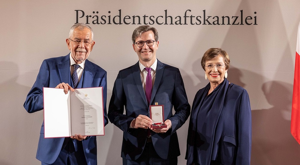 Domkapellmeister Markus Landerer erhält Ehrenzeichen für Wissenschaft und Kunst / Präsidentschaftskanzlei / Peter Lechner Domkapellmeister Markus Landerer erhält Ehrenzeichen für Wissenschaft und Kunst