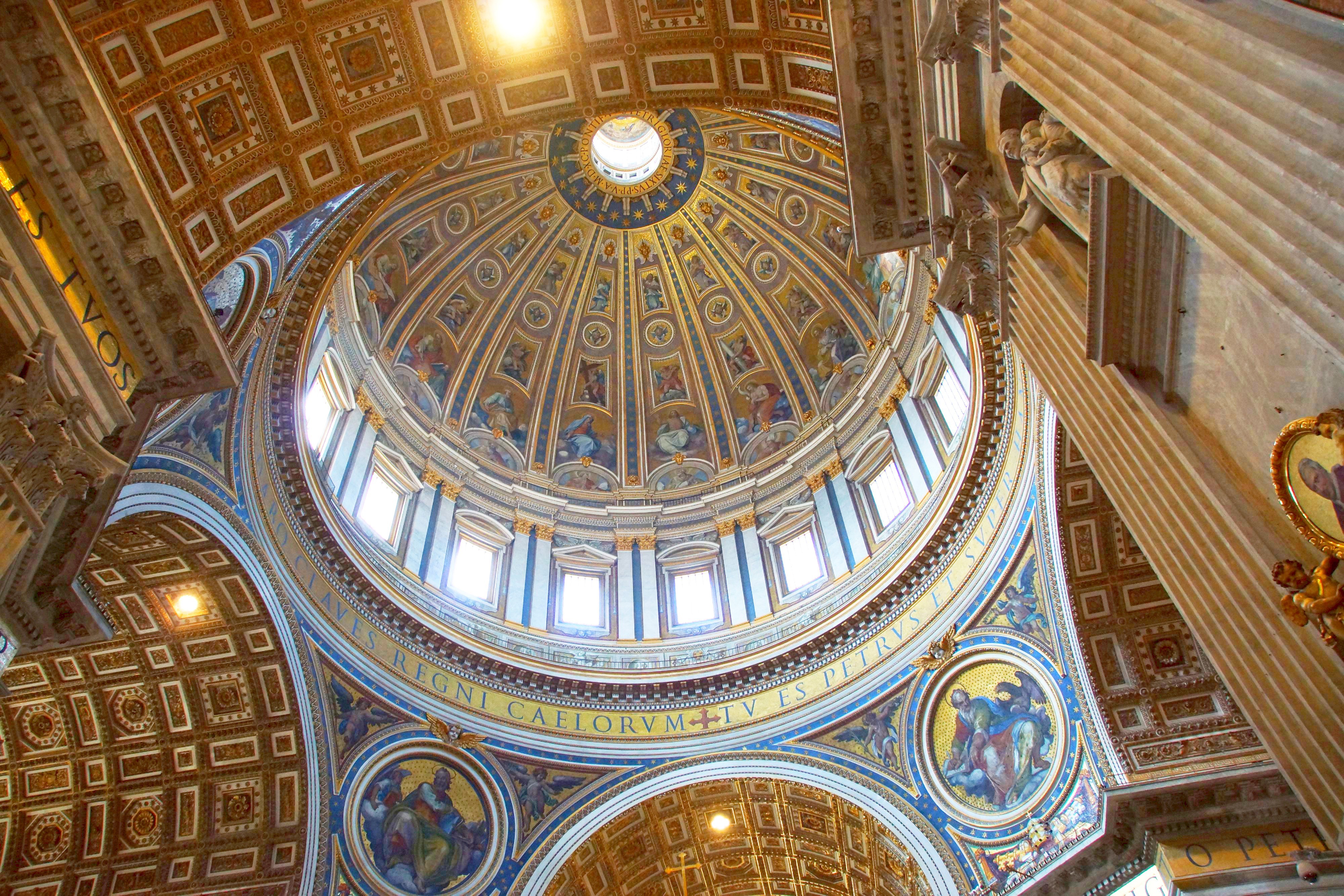Innenansicht der Kuppel im Petersdom