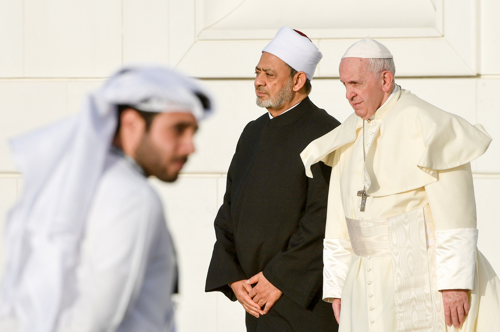 Ahmad al-Tayyeb (Ahmed al-Tayyib), Großscheich der al-Azhar-Universität, und Papst Franziskus bei einem Treffen mit dem 'Muslim Council of Elders' am 4. Februar 2019 in Abu Dhabi.