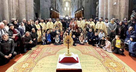 Ökumene: Orthodoxe Kreuzverehrung im Stift Heiligenkreuz