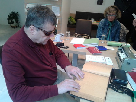 'Wenn Finger lesen...' / Barbara Hiesböck / urbi@orbi