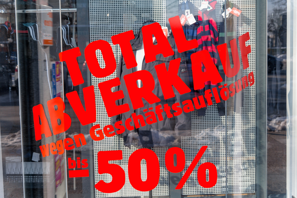 Total Abverkauf wegen Gesch?ftsaufl?sung. Symbolfoto f?r Konkurs und Pensionierung.