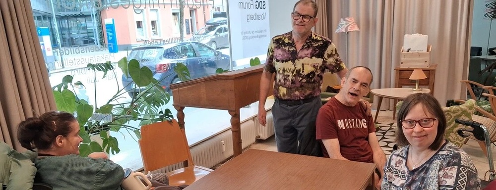 Die Vorbereitungen im WirkRaum sind fast abgeschlossen. Im Bild v.l.n.r. Jasmin Skala, Alexander Meixner, Hans Tonich und Elke Slabschi.