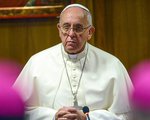 Papst Franziskus eröffnet am 6. Oktober 2014 in der Synodenaula des Vatikan die Familiensynode, zu der Kardinäle und Bischöfe aus der ganzen Welt gekommen sind.