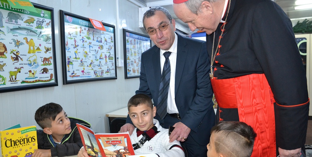 Besuch in christlichem Flüchtlingscamp in Erbil (Mar Elya Camp) / Kathpress/Pulling Kardinal Schönborn im Irak