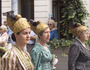Goldhaubenfrauen (re.: Herta Maria Findeis).       Wien, 19.6.2003    
