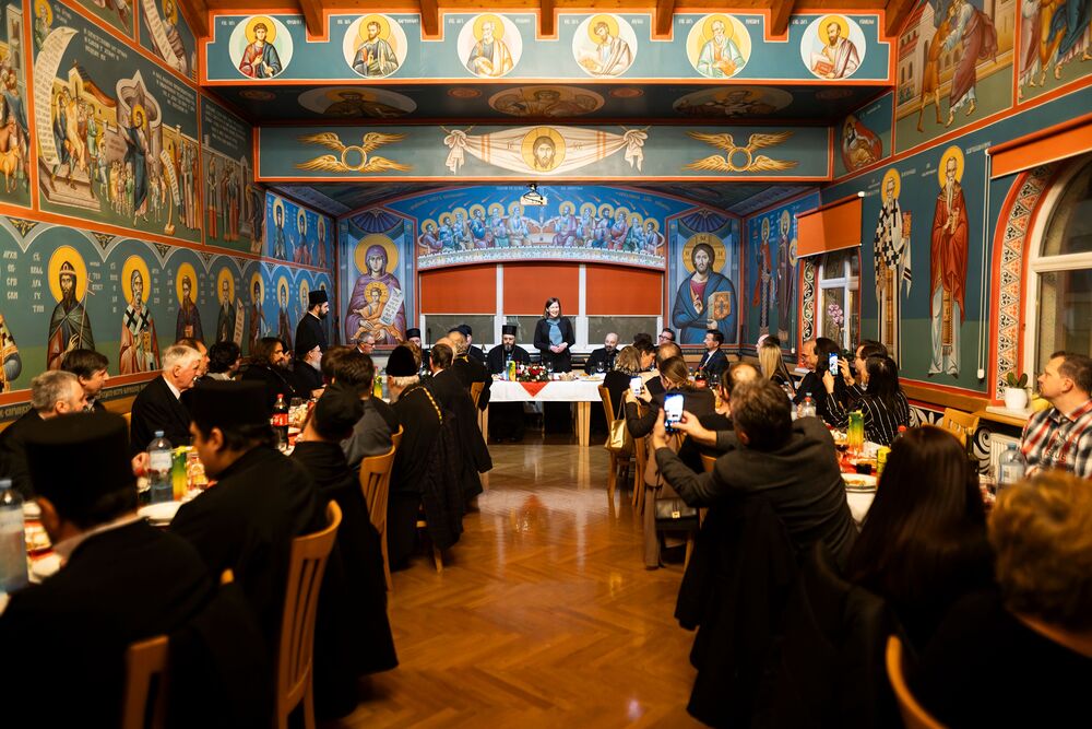 Am 14. Jaenner 2026 nahm Bundesministerin Claudia Bauer (m.) am Neujahrsempfang der serbisch-orthodoxen Kirchengemeinde in der Kirche Christi Auferstehung teil.