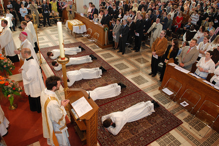 Diakonweihe / Prostratio w?hrend der Allerheiligenlitanei.              