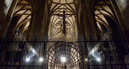 Lange Nacht der Mystik; Lettnergitter, Lettnerkreuz im Stephansdom