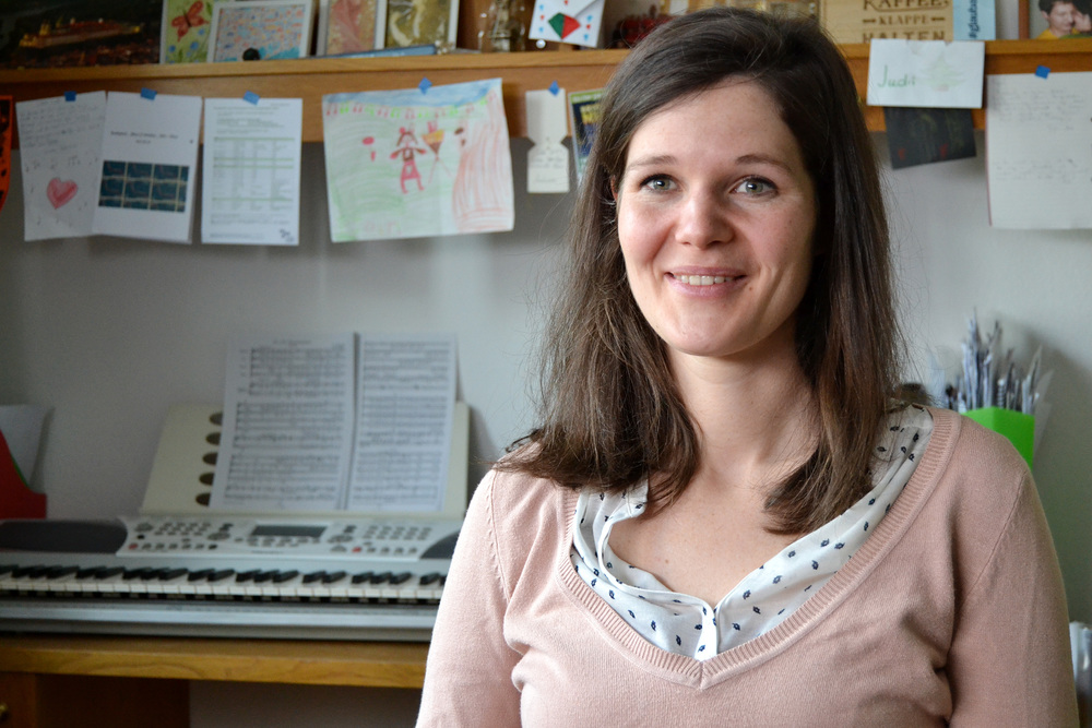 FeierAbend: 'Kinder singen ihre Rechte', Wenn 500 Kinder gemeinsam den 1. Artikel der Erkl?rung der Allgemeinen Menschenrechte singen, dann gibt es Standing Ovations im fast ausverkauften Gro?en Saals des Wiener Konzerthauses. Judit Morvay ist Musike