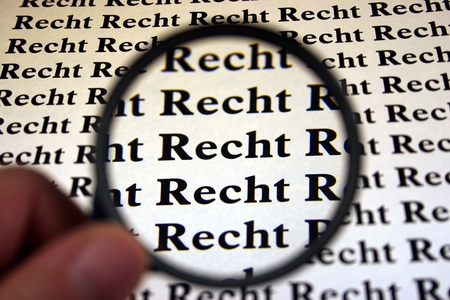 Recht unter der Lupe [ (c) www.BilderBox.com, Erwin Wodicka, Siedlerzeile 3, A-4062 Thening, Tel. + 43 676 5103678.Verwendung nur gegen HONORAR, BELEG,URHEBERVERMERK und den AGBs auf bilderbox.com](in an im auf aus als and beim mit einer einem eines 