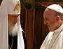 Papst Franziskus und Patriarch Kyrill I. am 12. Februar 2016 am Flughafen von Havanna. Es ist das erste Treffen eines römischen Papstes mit dem Patriarch der russisch-orthodoxen Kirche.