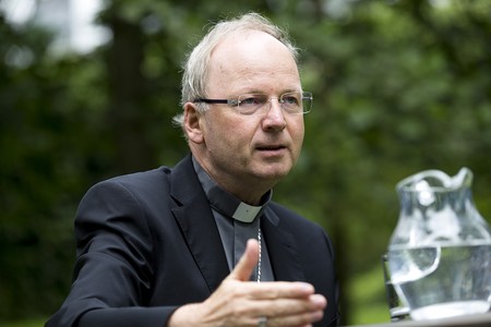 Feldkirch am 2.9.2015 Krone Laendle Magazin Interview mit Bischof Benno Elbs.