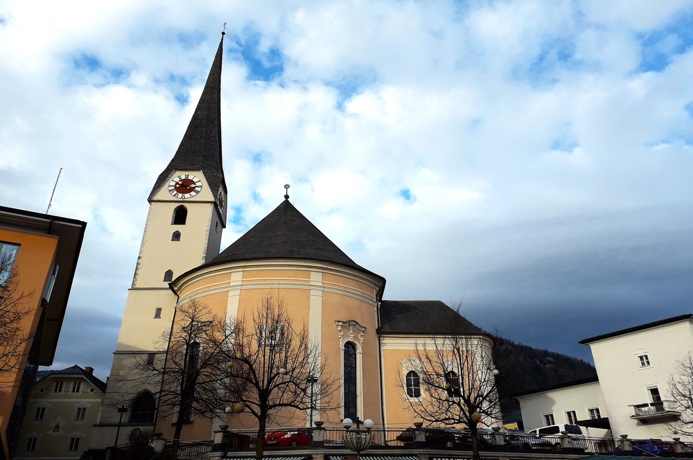 Katholischer Gottesdienst / Thomas Bogensberger Live aus der Pfarrkirche St. Nikolaus in Bad Ischl: - Katholischer Gottesdienst - 'Dynamik der Wandlung' - Die Gemeinde feiert mit Dechant Christian ?hler und Pastoral-Assistentin Teresa Kaineder. - Im Bild: Pfarrkirche St. Nikolaus in Bad Ischl. Fot