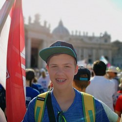 100 Minis aus Vorarlberg waren bei der Papstaudienz am Petersplatz.