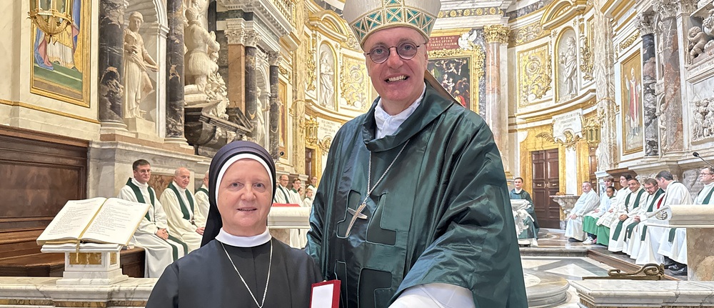 Ordensverleihung an Sr. Maria Vianney Chmielewska durch Bischof Ägidius Zsifkovics / Franz Josef Rupprecht Ordensverleihung an Sr. Maria Vianney Chmielewska durch Bischof Ägidius Zsifkovics