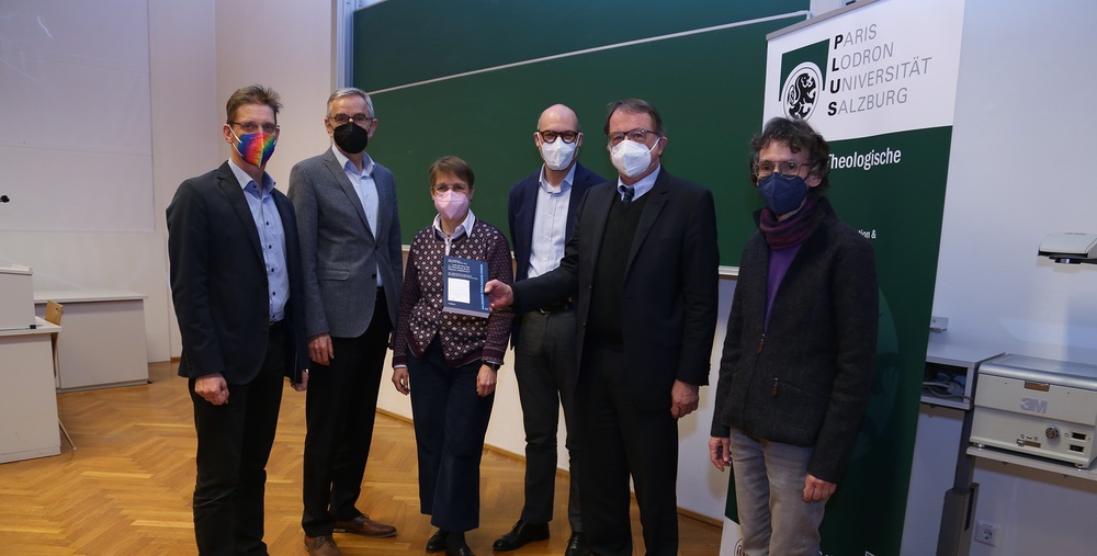 Salzburg: Buchpräsentation STS 67 / Kathpress / Michaela Greil