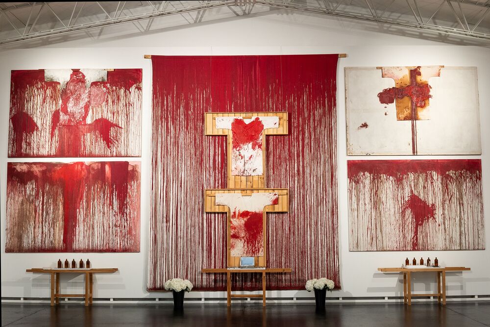 Werk von Hermann Nitsch, Mistelbach, NÖ / Josef Schimmer Werk von Hermann Nitsch, Mistelbach, NÖ