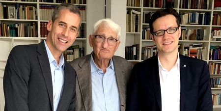 v.l.: Henning Klingen (Kathpress), Jürgen Habermas, Prof. Martin Dürnberger (Salzburg)