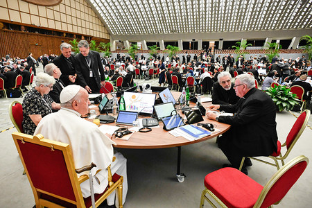 Papst Franziskus bei der Weltsynode am 13. Oktober 2023 im Vatikan.
