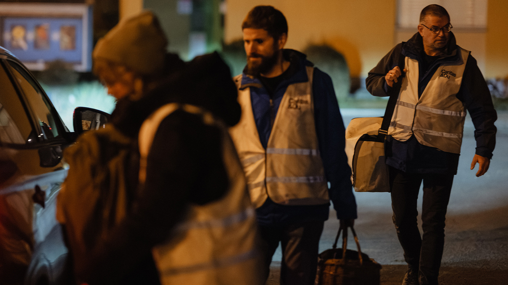Freiwillige der Caritas Steiermark helfen über das Kältetelefon / Fabian Dankl Freiwillige der Caritas Steiermark helfen über das Kältetelefon