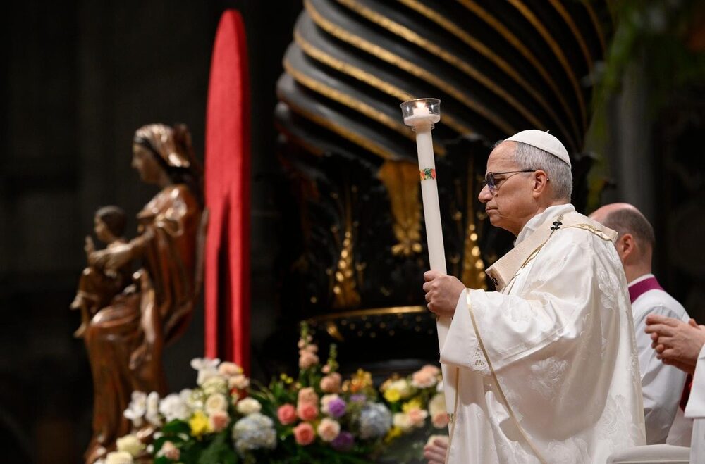 Papst Leo XIV. feiert die Osternacht