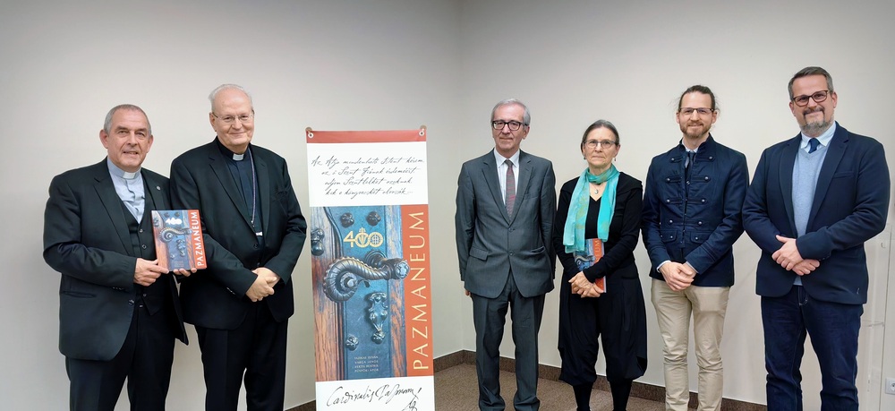 Rektor Varga, Kardinal Erdö bei Buchpräsentation '400 Jahre Pazmaneum' / Eva Trauttwein Rektor Varga, Kardinal Erdö bei Buchpräsentation '400 Jahre Pazmaneum'