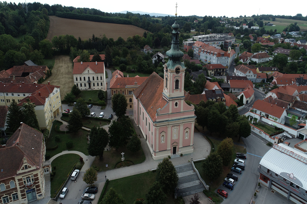 Der katholische Gottesdienst wird heute aus der Stadtpfarrkirche des Heiligen Petrus und Paulus in Pinkafeld ausgestrahlt.
