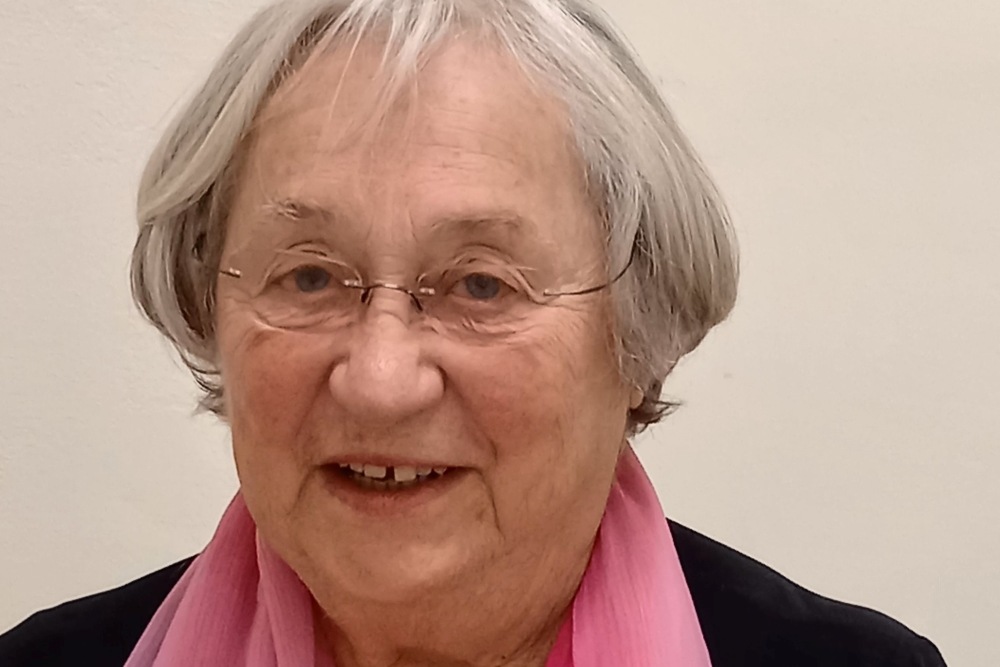 Porträt der Leiterin der Sommerbildungstage Luitgard Derschmidt