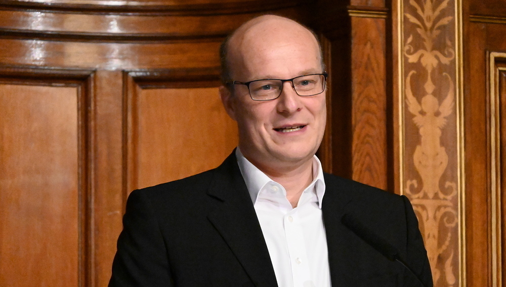 Filipovic: Gefährdung der Medienfreiheit durch KI verhindern