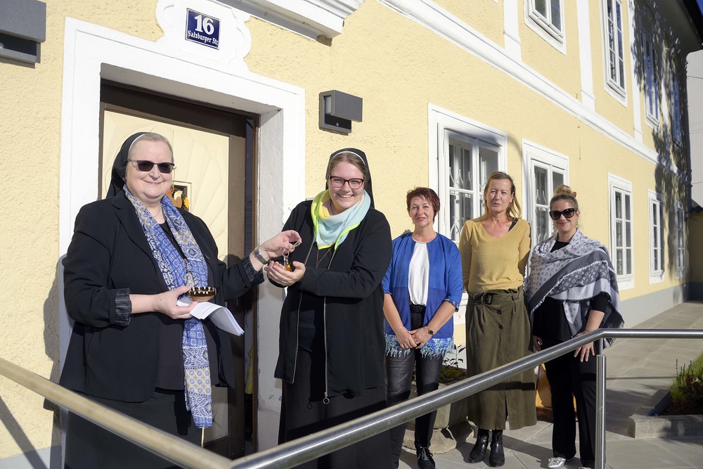 Franziskanerinnen von Vöcklabruck eröffnen 'Quartier 16' / Ralph Fischbacher