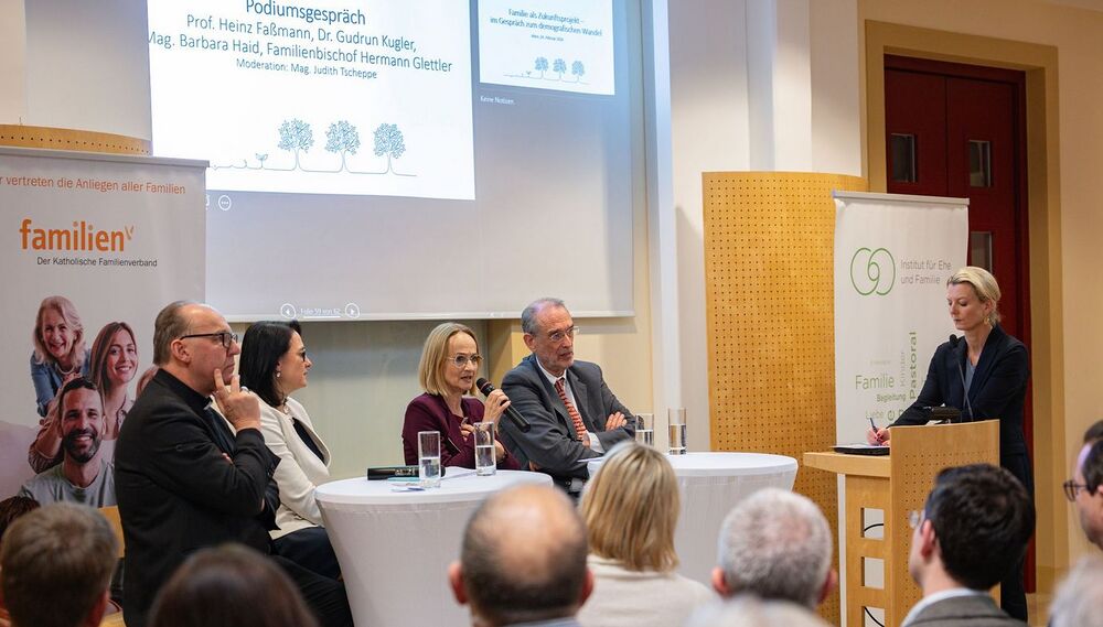 Wien: Debatte zu Demografie und Familie fordert mehr Mut zu Kindern / ief \ clarissa pohorec Wien: Debatte zu Demografie und Familie fordert mehr Mut zu Kindern