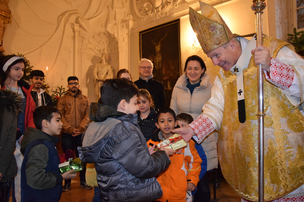 Schönborn feiert orthodoxe Weihnachten mit Iran-Flüchtlingen
