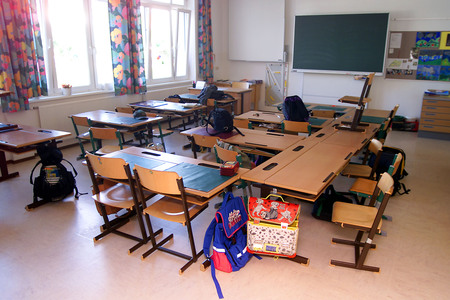 Volksschule-Grundschule / Wodicka; A-4062 Thening, Erwin Wodicka Schule,Schulwesen,Bildung,Ausbildung,Lernen,Unterricht,Kameradschaft,Volksschuls,Grundschule,Schulklasse,Ferien.Copyright (2000) by BilderBox- Erwin Wodicka; A-4062 Thening; www.bilderbox.com, Tel:+43 (0) 676 / 5103678;