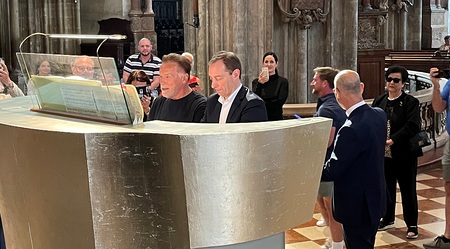 Arnold Schwarzenegger spielte auf Riesenorgel im Stephansdom