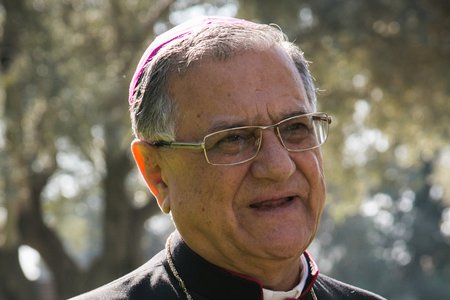 Der Lateinische Patriarch von Jerusalem, Fouad Twal, im Garten der Präsidentenresidenz beim Neujahrsempfang für die Kirchenführer in Jerusalem am 30. Dezember 2014.