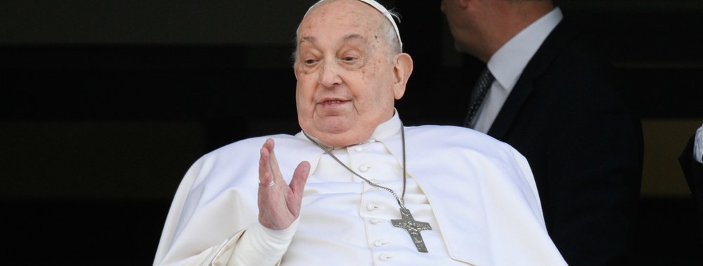 Papst zeigt sich erstmals seit Spitaleinlieferung wieder öffentlich