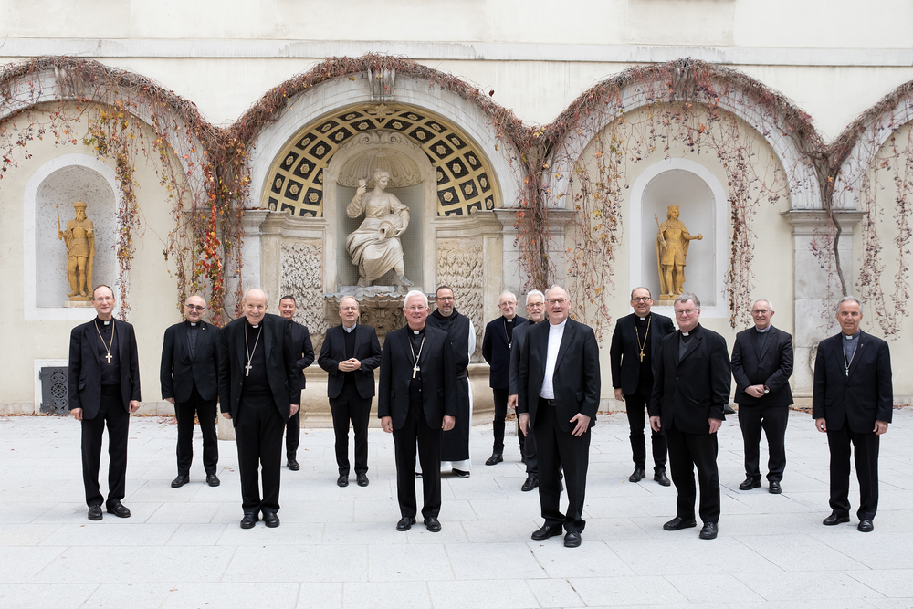 Wintervollversammlung der Österreichischen Bischofskonferenz im Wiener Erzbischöflichen Palais. vLnR: Weihbischof Stephan Turnovszky, Diözesanbischof Wilhelm Krautwaschl, Kardinal Christoph Schönborn, Generalsekretär Peter Schipka, Diözesanbischof Be