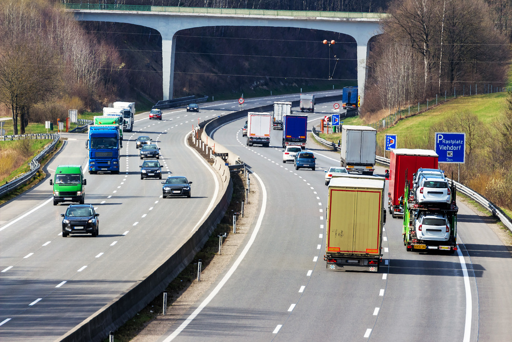Lastwagen auf der Autobahn / Erwin Wodicka - wodicka@aon.at, Erwin Wodicka Lastwagen auf der Autobahn. Transport auf der Stra?e f?r G?ter.