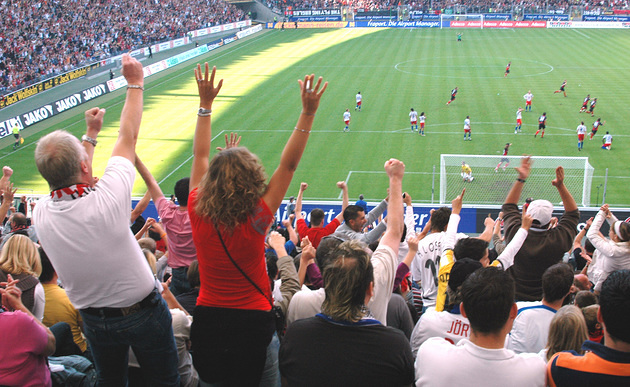 Fussballspiel [ (c) www.BilderBox.com, Erwin Wodicka, Siedlerzeile 3, A-4062 Thening, Tel. + 43 676 5103678.Verwendung nur gegen HONORAR, BELEG,URHEBERVERMERK und den AGBs auf bilderbox.com](in an im auf aus als and beim mit einer einem eines * & der