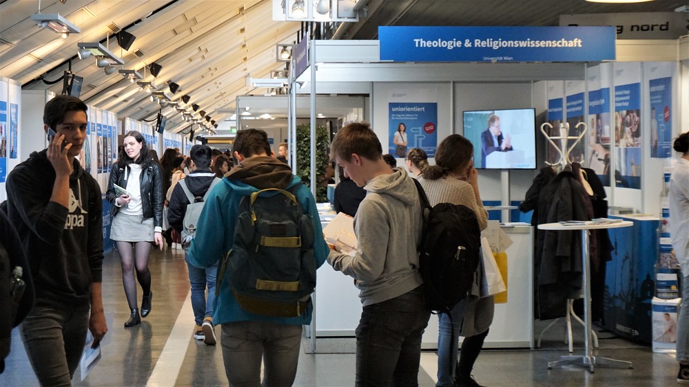 Die Katholisch-Theologische Fakultät Wien auf der Berufsinformationsmesse 'BeSt' 2020 in Wien / Kathpress / Henning Klingen